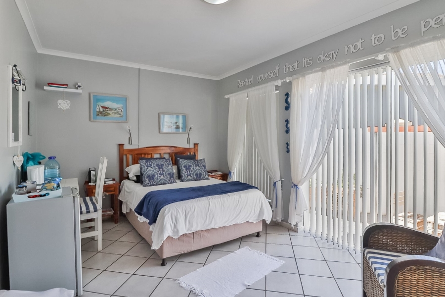 7 Bedroom Property for Sale in Country Club Western Cape